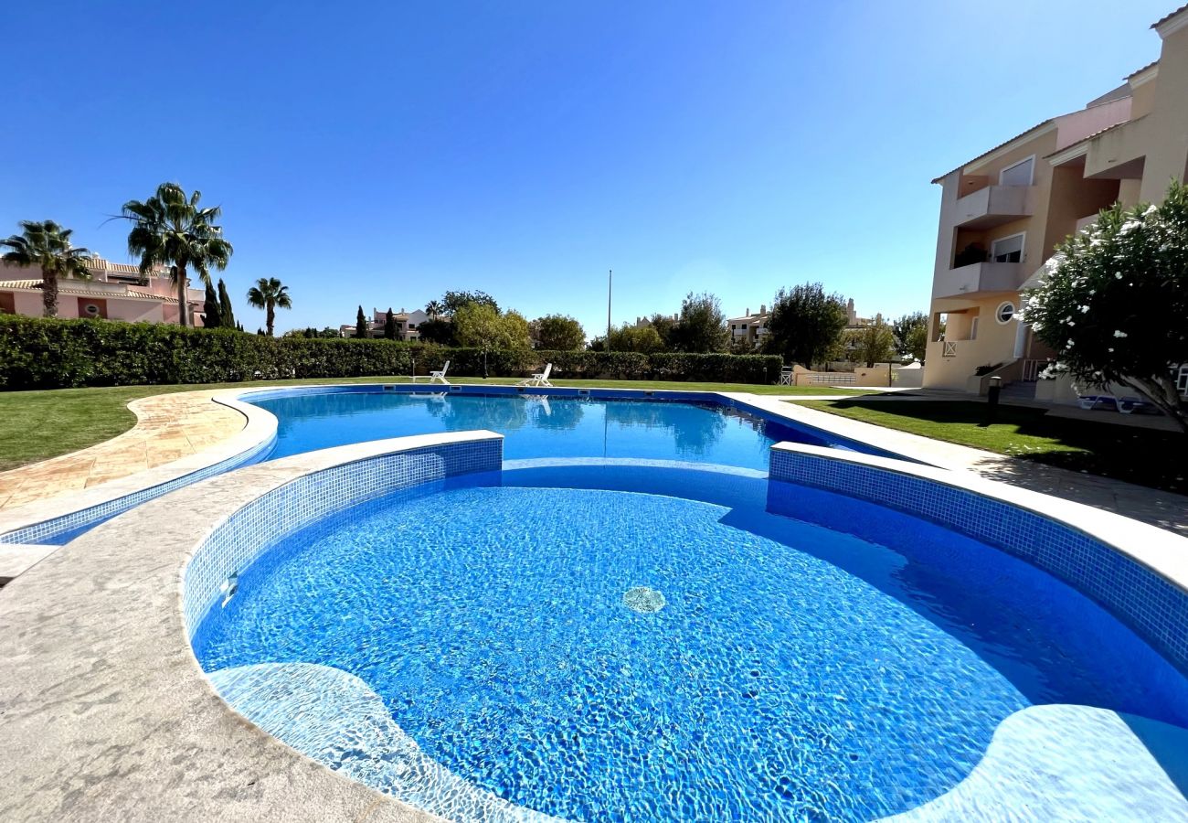 Apartamento em Albufeira - ALBUFEIRA VALLEY 1 WITH POOL by HOMING