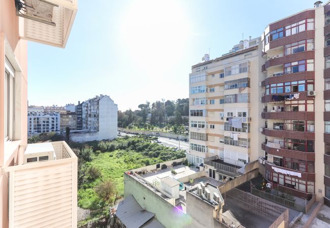Apartamento em Lisboa - LARANJEIRAS DESIGN by HOMING