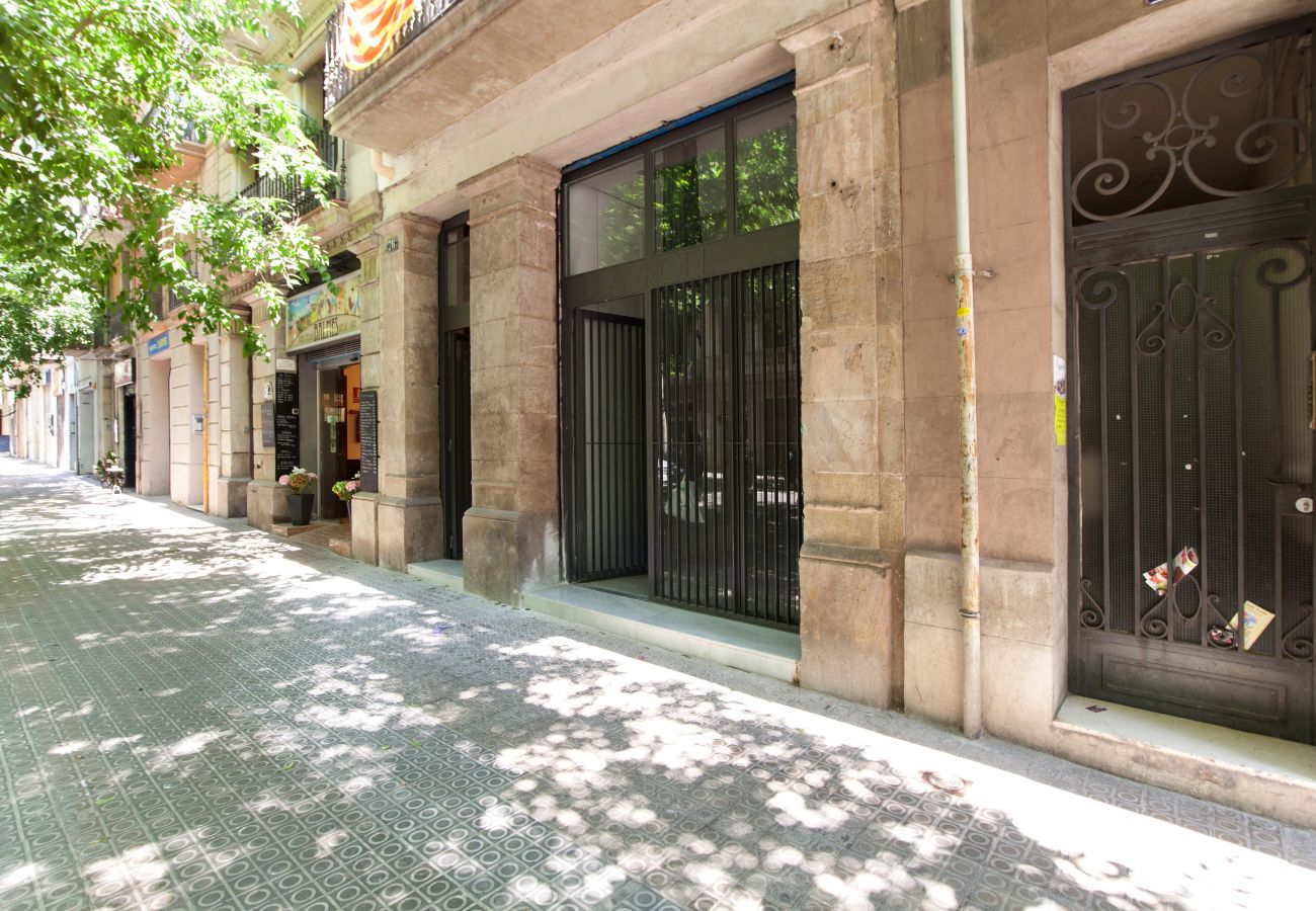 Apartment in Barcelona - DELUXE, central, boho, views, 3 bedrooms