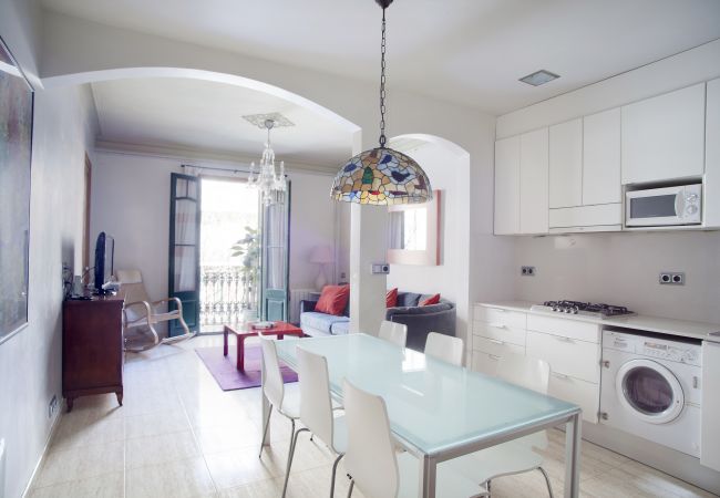  in Barcelona - VILADOMAT, large 4bed/2bath with balcony