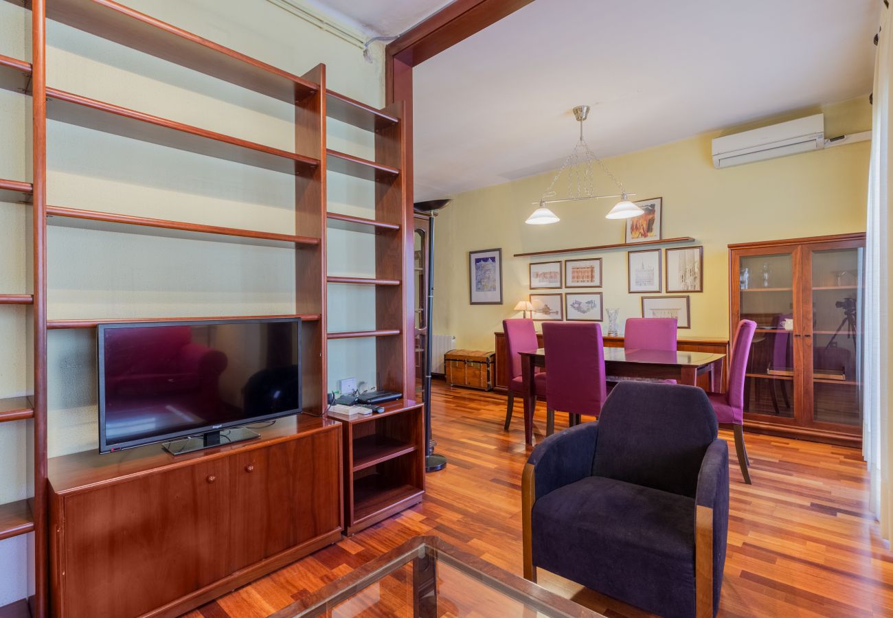 Apartment in Barcelona - PORT BCN, classic 3bed with balcony