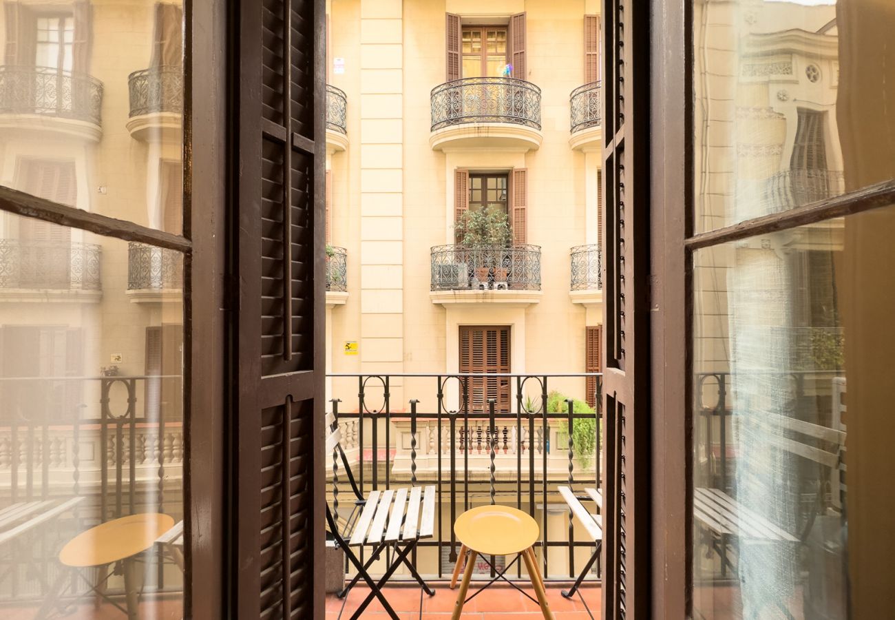 Apartment in Barcelona - GRACIA chic style, balcony