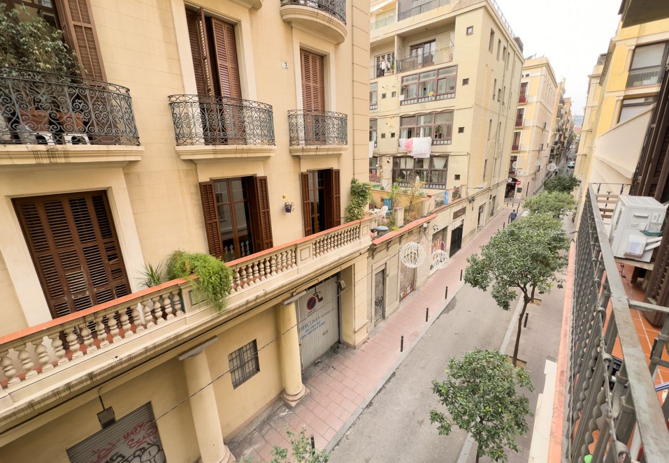 Apartment in Barcelona - GRACIA chic style, balcony