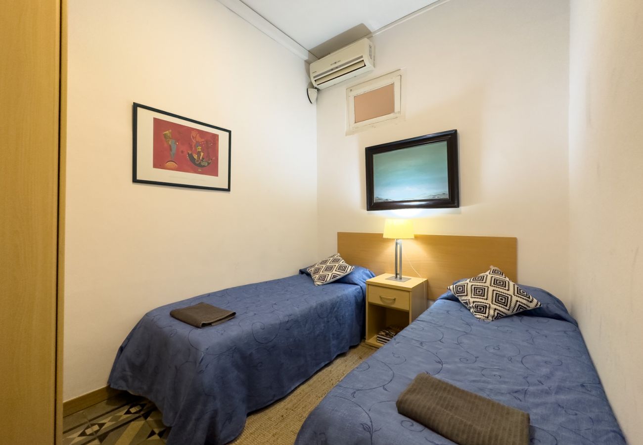 Apartment in Barcelona - GRACIA SANT AGUSTI, 3 bedrooms