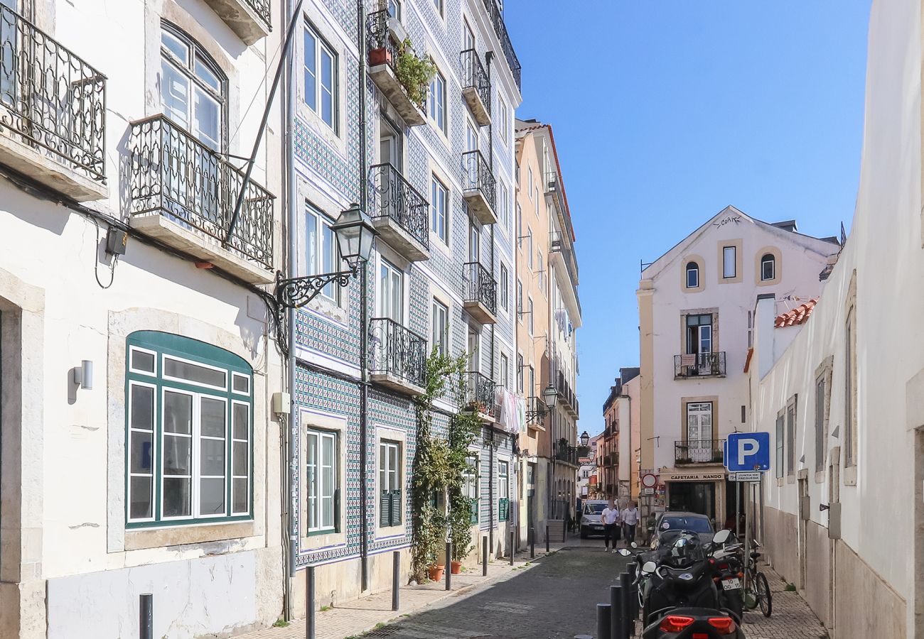 Apartment in Lisbon - BRIGHT SANTA CATARINA by HOMING