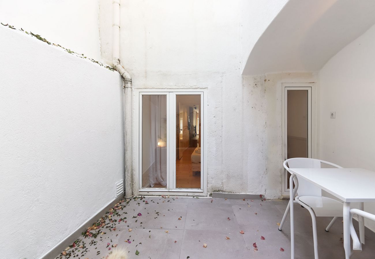 Apartment in Lisbon - SAO BENTO CLASSIC by HOMING