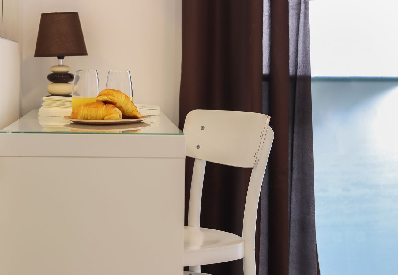 Rent by room in Lisbon - DOWNTOWN PALMA SUITES 303 by HOMING