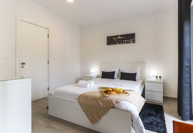 Rent by room in Lisbon - DOWNTOWN PALMA SUITES 301 by HOMING