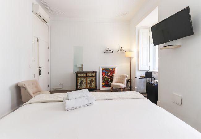 Rent by room in Lisbon - CHIADO PRIME SUITES III by HOMING