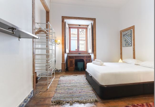 Rent by room in Lisbon - DOWNTOWN VINTAGE SUITE II by HOMING