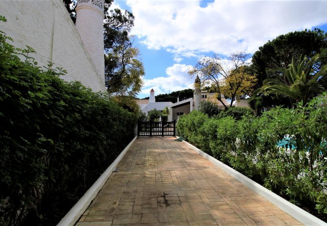 Villa en Albufeira - ALBUFEIRA TRADITIONAL VILLA WITH POOL by HOMING