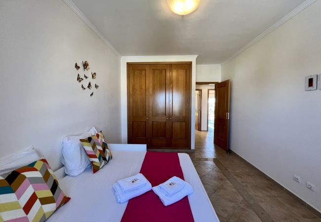 Apartamento en Albufeira - ALBUFEIRA VALLEY 1 WITH POOL by HOMING