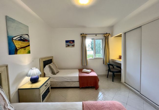Apartamento en Albufeira - ALBUFEIRA BALAIA GOLF VILLAGE 1 WITH POOL by HOMIN