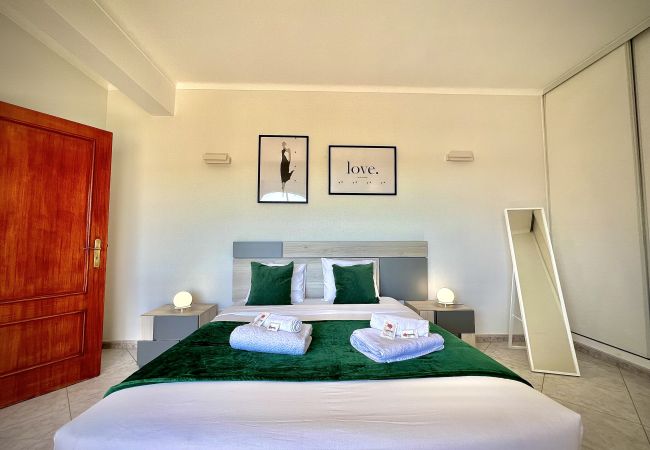 Apartamento en Albufeira - ALBUFEIRA MARINA SOL WITH POOL by HOMING