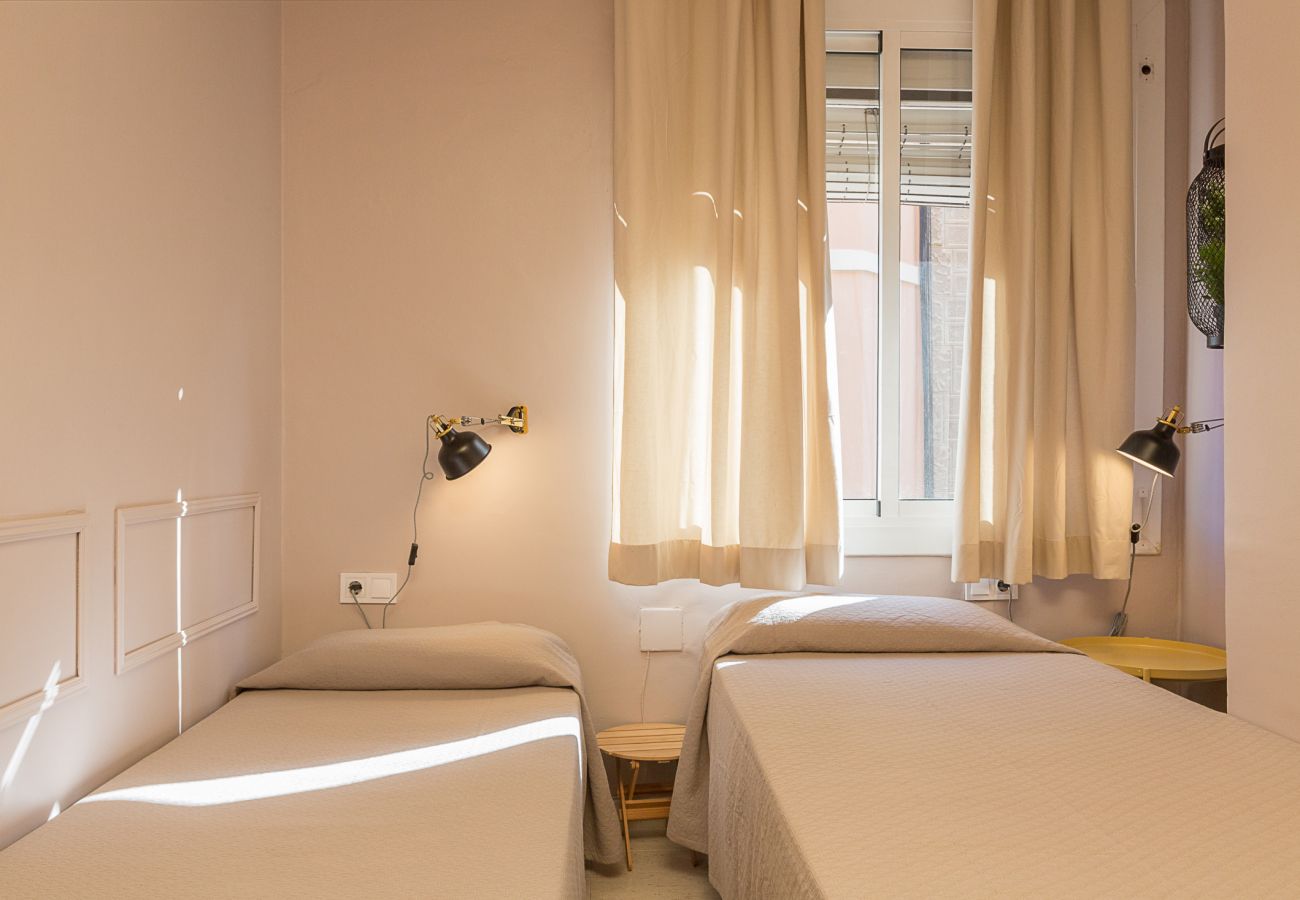 chambre avec deux lits simples à Plaza España barcelone
